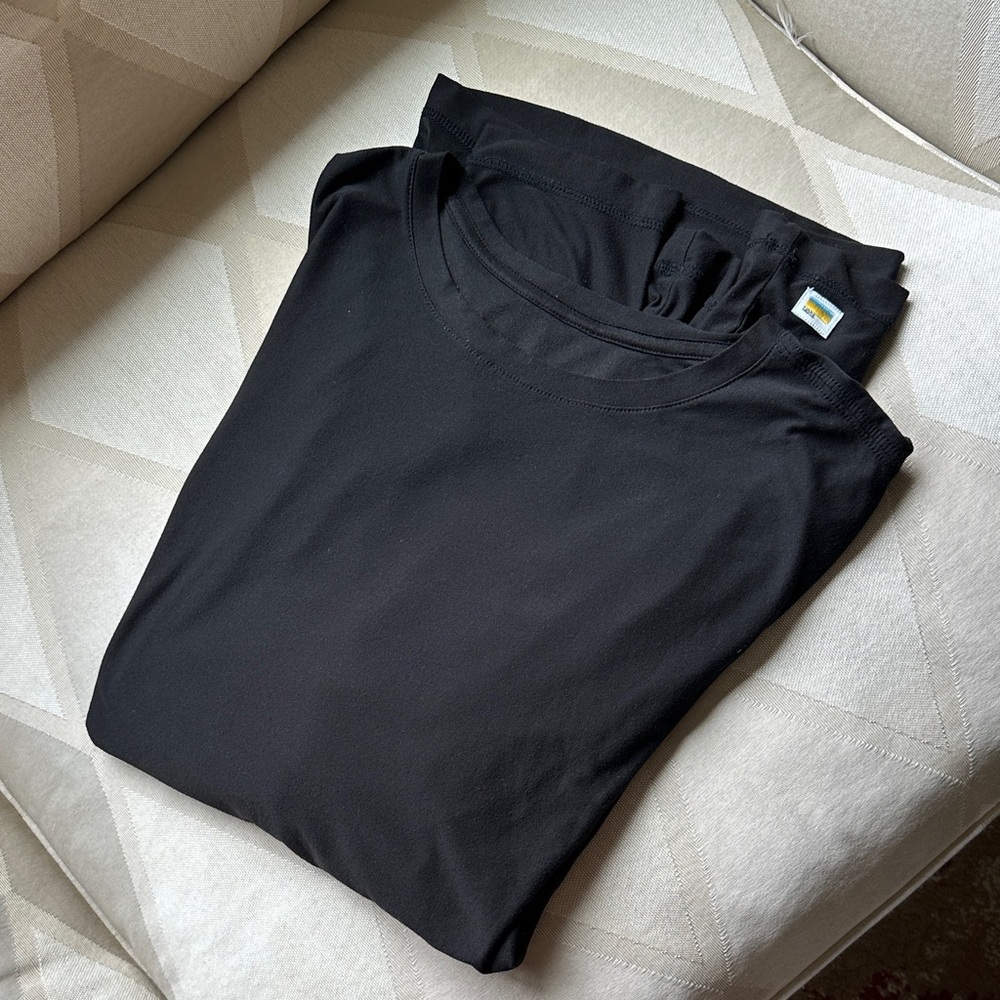 Vuori Black Long Sleeve Tee